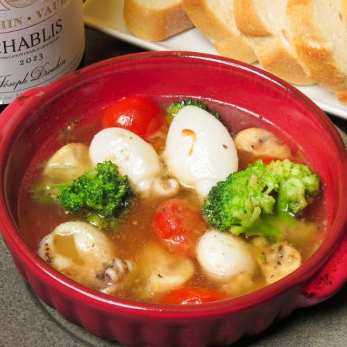 ベビー紋甲イカのアヒージョ