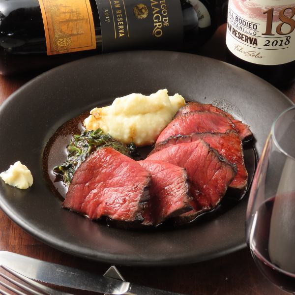 ● 厳選素材を低温で丁寧に焼き上げた自家製ローストビーフ