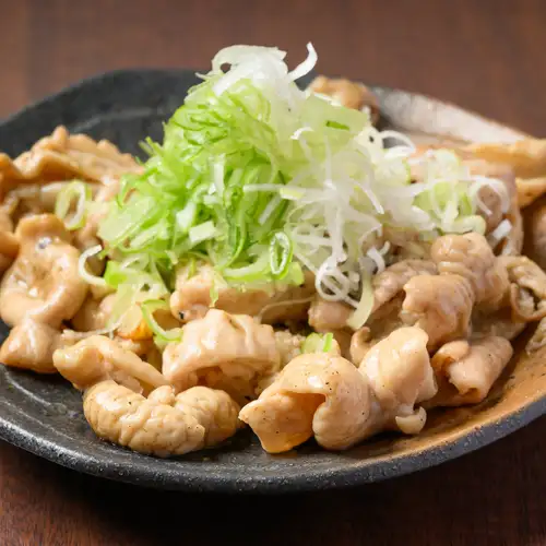 【旨味あふれる新鮮ホルモンを豪快に焼き上げた逸品二種のホルモン塩焼き】