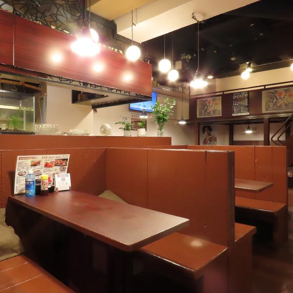 賑やかな雰囲気の中で大人数のご宴会を心ゆくまでお楽しみいただけます。また貸切も可能！プライベートな空間を提供しますので、特別なイベントにも適しています。貸切利用の場合はカラオケも自由にご利用いただけるため、歌い放題で盛り上がること間違いなし！2次会や友人との集まりにもぴったりの場所です♪