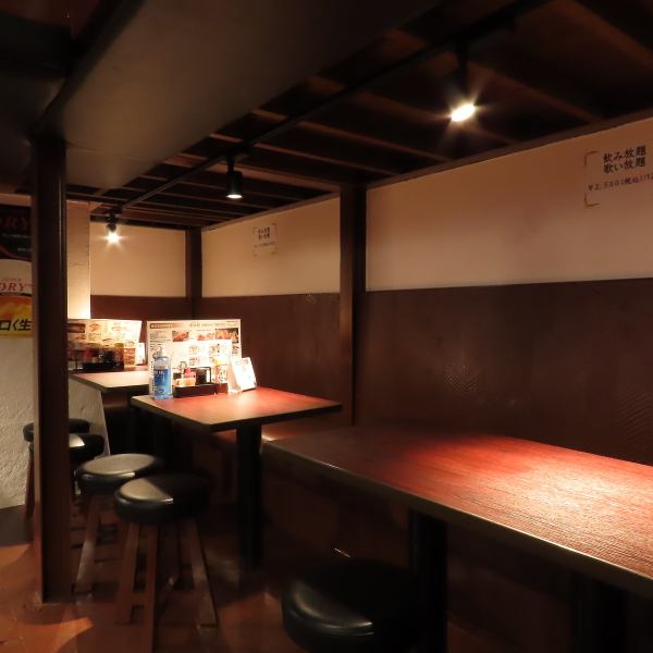 海鮮居酒屋の当店で賑やかな雰囲気の中で、仲間と一緒に楽しい時間をお過ごしいただけます。また昼飲みも可能ですので、贅沢にお酒を楽しむことができます。人数に応じて個室もご用意しており、プライベート感を大切にしたい方にもおすすめです。ご利用の際は、ぜひ事前に当店へお問い合わせください。