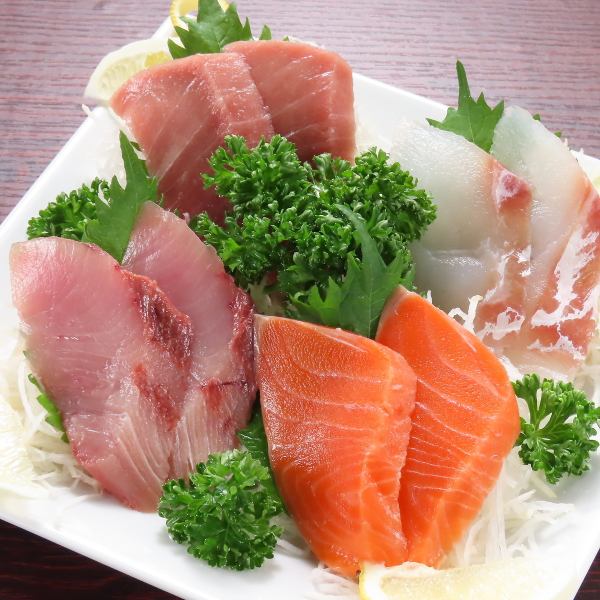 海の恵みがた～っぷりと詰まっている鮮度抜群！お刺身四種盛り合わせ