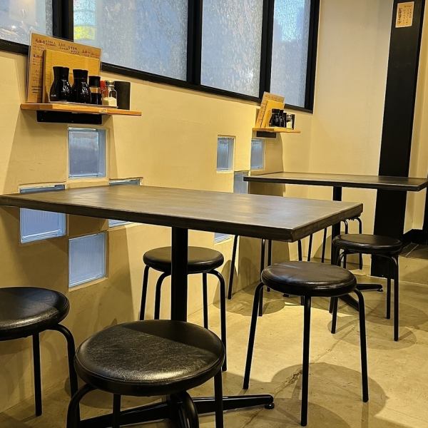 総席数は21席とアットホームな店内♪ガヤガヤしすぎない店内なのでゆったりとお食事をお楽しみいただけます。沖縄の心地よい空気と美味しい串カツ、美味しいお酒に囲まれて、至福のひとときをお過ごしください。