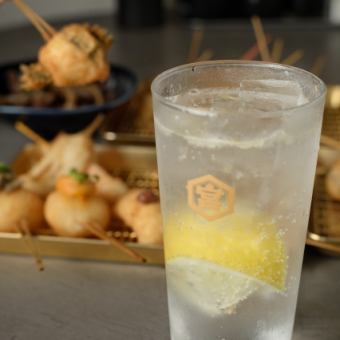 【120分飲み放題+イチ押し串カツ10本や人気メニュー含む料理全5品コース】5,500円(税込6,050円)