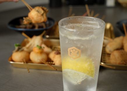 【120分飲み放題+イチ押し串カツ10本や人気メニュー含む料理全5品コース】5,500円(税込6,050円)