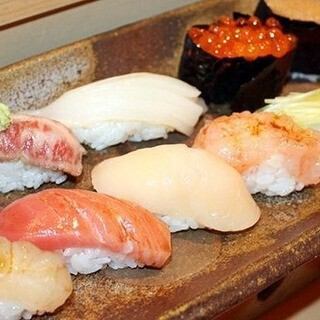 毎朝市場から仕入れた魚を使ったこだわりの鮨をご賞味ください。