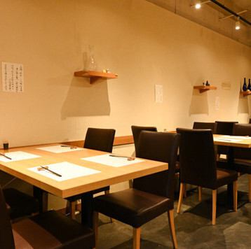 落ち着いた空間は接待や会食にも最適。極上の鮨をご堪能下さい。