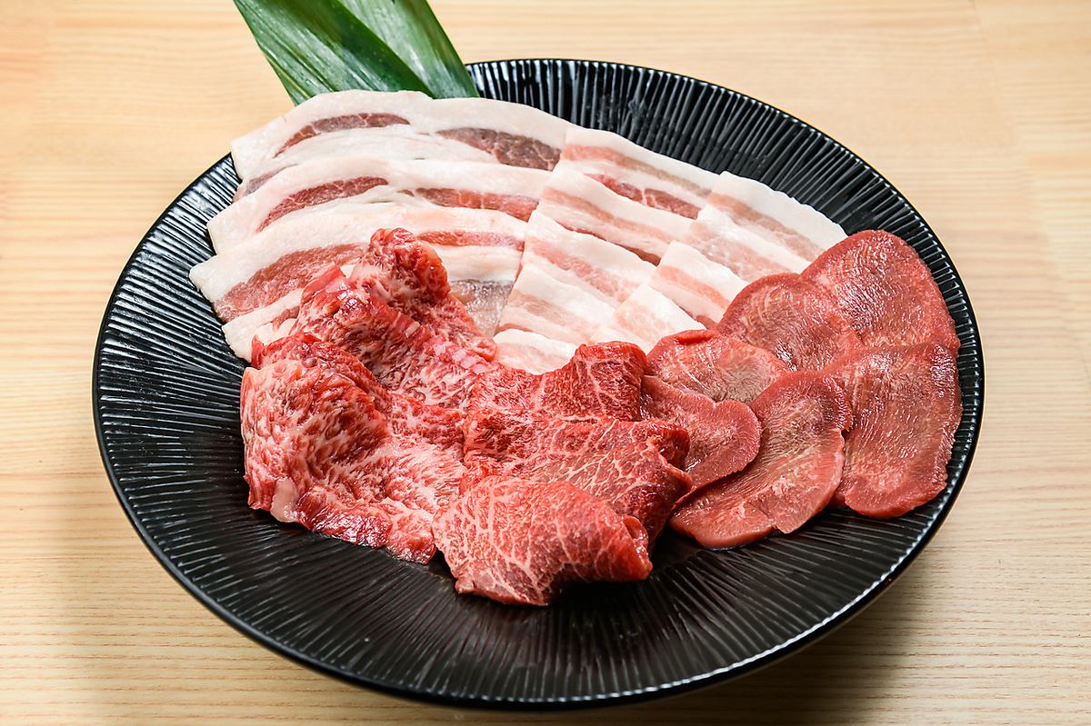 사치 야키니쿠 ☆ 점심에서 고급스럽고 맛있는 고기를 맛 보시겠습니까?