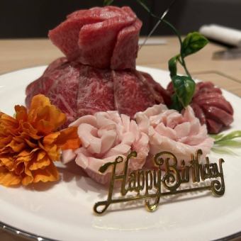 【仅限庆祝活动的预约】〜附送主角肉饼（每个蛋糕5,000日元，添加到当天的餐饮费中）〜