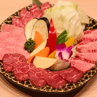 ｜上｜デラックス食べ放題120分制｜沖縄県産黒毛和牛（石垣牛使用）｜アグー豚｜全36品