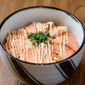 炙りサーモン丼