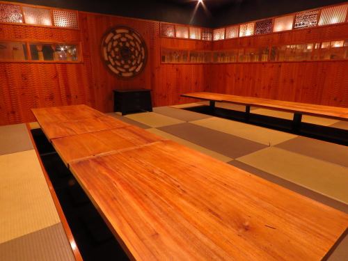 The private group room [Hanare] on the 2nd floor is a space full of elegance! It can accommodate 36 people.20 people ~ can be reserved! Another group private room [Nagaya] can accommodate up to 20 people! [Tsukino-ma]: Complete private room for up to 4 people.It is a calm space with the production of lights in the treatment of "Wa".For entertaining important people such as entertainment.All seats are digging private rooms!