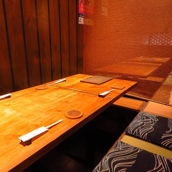 [Have a fun banquet in a Japanese-style tatami room] The horigotatsu tatami room can be used by 2 people or more! The leg room is spacious, so you can relax and enjoy your food and drinks. If you remove the partition, you can have a banquet for up to 16 people. It can also be used for welcome and farewell parties and various banquets! The interior has a calm atmosphere, making it ideal for entertaining guests. Enjoy the Japanese space with sunken kotatsu seats.