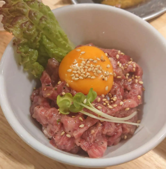 和牛炙りユッケ