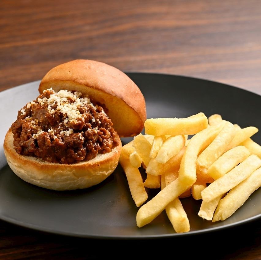 学校・お仕事帰りに贅沢なハンバーガーをご賞味くださいませ♪