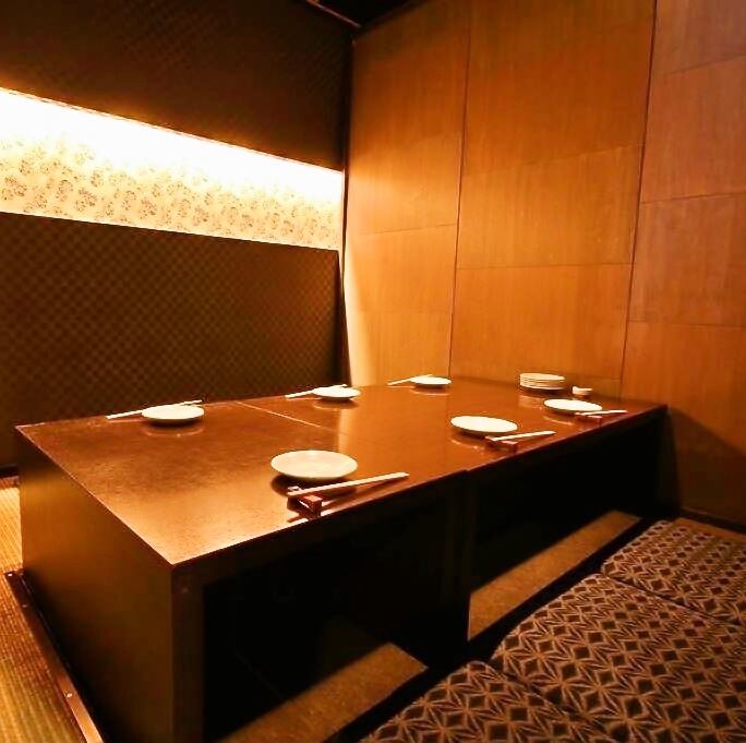 Japanese-style space for 8 to 38 people, with private rooms with sunken kotatsu tables.Calm Japanese space