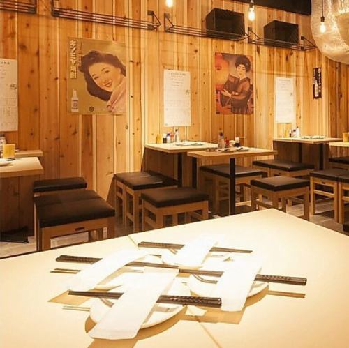 和モダンで温もりのある店内は有名なデザイナー監修！