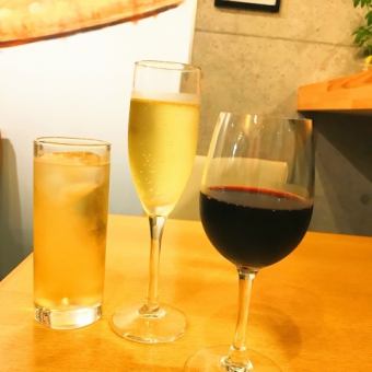 여자 회의 코스에 스파클링 와인 칵테일의 2.5시간 음료 뷔페가 있는 스페셜 플랜