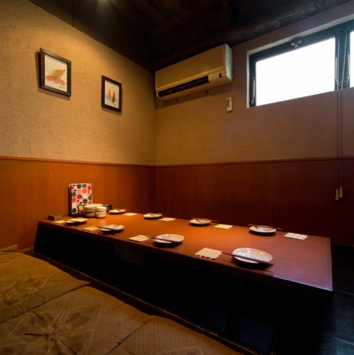 <p>【プライベート宴会・接待にお勧め】8名様まで使える個室は早めのご予約がお勧め♪その他32名様以上で貸切OKの個室もあり！最大40名様まで入れるので、会社宴会などの大型宴会にも最適です！</p>