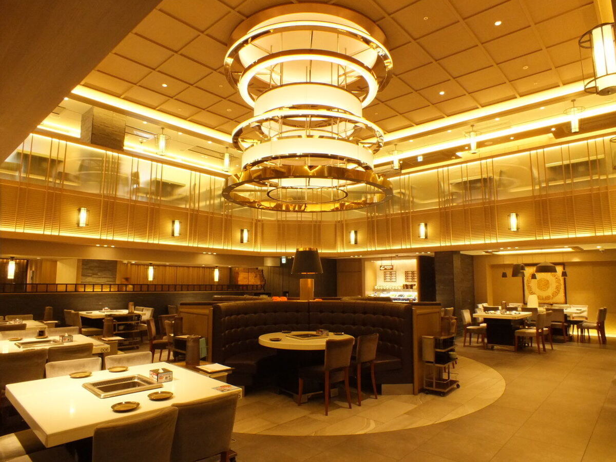 We would like to introduce you to our most distinctive feature: Chinese-style hospitality.