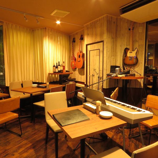 [Equipped with performance equipment in the store!] The store is equipped with performance equipment such as guitars, amplifiers and pianos.In addition to live performances by the former musician owner chef, you can also play musical instruments on request and hold events! Please call for details.