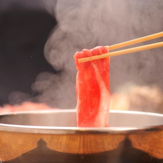 We offer our all-you-can-eat shabu-shabu or sukiyaki plans starting from 2,728 yen!