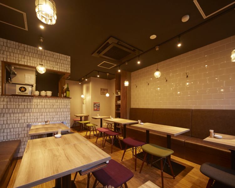 The interior is warm and cozy with wood and brick as the keynote ♪ It is a lively interior that welcomes one person.Recommended here for girls-only gatherings, banquets, and birthdays ◎