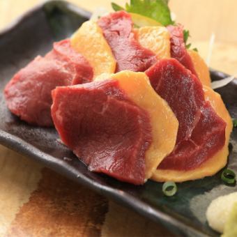 Assorted red and white horsemeat sashimi