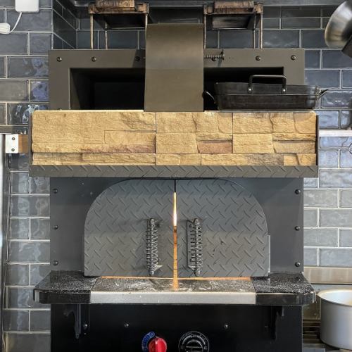 本格的なピザ窯で焼き上げるPIZZAは絶品。