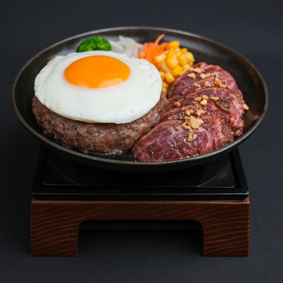 看板メニューは黒毛和牛・国産牛100％のとろけるハンバーグ♪