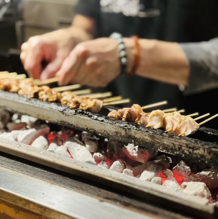 Taste yakitori grilled with special Binchotan charcoal and teppanyaki, a specialty of Imabari!