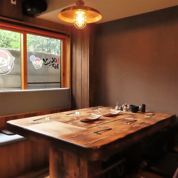 It is a seat for 6 people.It is also recommended for small parties. It can be used in many situations.The calm space with warm colors is very comfortable.Enjoy a special meal with your loved ones in a modern, Japanese-style private space.