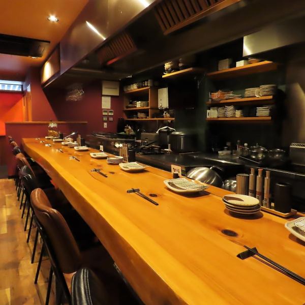 The counter seats are also wood grain and have a stylish and calm atmosphere.You can see the cooking scene from the kitchen seats.Perfect for a date or with a close friend.It's a cozy place where you can lose track of time and lose yourself in conversation.
