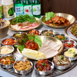 選べるメイン料理＋おまかせおかず付きの本格韓国料理プレート