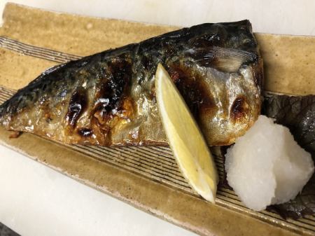 Grilled salted mackerel