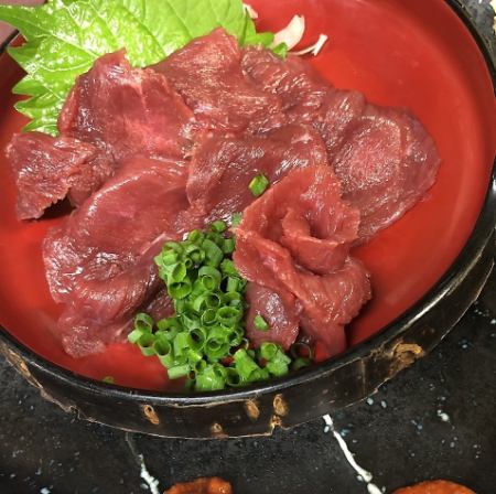 Lean horse meat sashimi (1-2 servings)