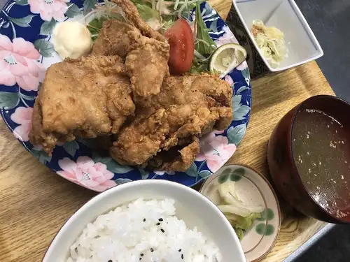炸鸡和刺身套餐
