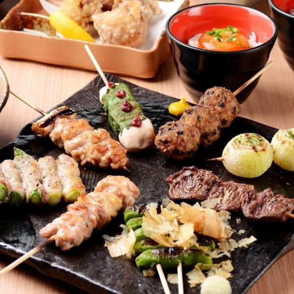 Enjoy the delicious yakitori grilled by our skilled chefs! The original brand of thighs are a must-try!