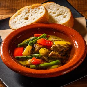 牡蠣と野菜のアヒージョ(バケット付)