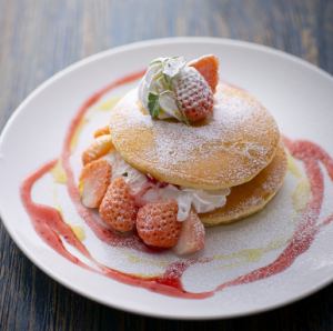 Seasonal fruits and pancakes