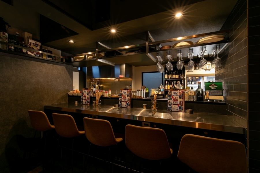 [From everyday use to date use♪] We have 5 counter seats available.The counter seats have a calm atmosphere, so it's perfect for a date.It's also recommended as a bar for an after-party or third-party.