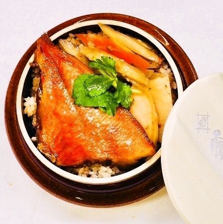 Golden sea bream kamameshi