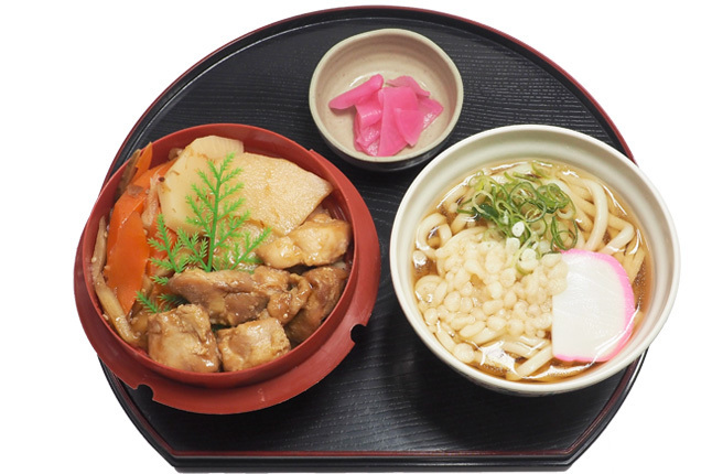 와카 치킨 오메 가마 메시 도시락 + 미니 우동 세트