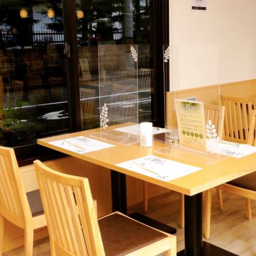 2名様～ゆっくり過ごせるテーブル席！ご家族、ご友人とのお食事や、飲み会にも最適◎お席をくっつけると、最大20名様もOK！レイアウトもお気軽にご相談ください。
