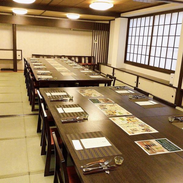 フロア貸切ご案内可能！2階の和室は小さなお子様からご年配の方までご利用しやすいテーブル席です。畳の香りが落ち着くお部屋はお顔合わせや法事など大切な人との大切なお食事の場にぴったり。各種お集まりや飲み会・宴会にもご利用いただけます。人数・ご予算などお気軽にご相談ください！