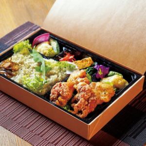 特製唐揚げと10種の野菜御膳