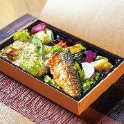 とろ鯖の味噌焼きと10種の野菜御膳