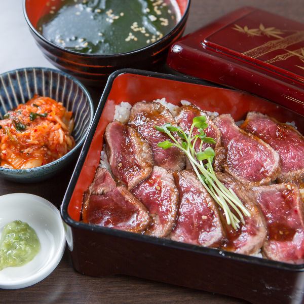 [Private rooms available] In our restaurant decorated in calming colors, we have a counter with 6 seats, perfect for a luxurious solo yakiniku meal, as well as private tables for 6 or 8 people.It is suitable for dates, girls' nights, and families.