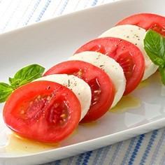 【肉バル定番】フレッシュトマトともちもちモッツァレラチーズのカプレーゼ