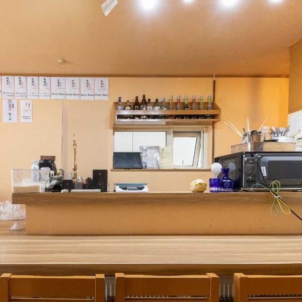 【◇おひとり様も大歓迎です◎】当店はおひとり様のご来店も大歓迎です！お仕事終わりに一杯いかがでしょうか？カウンターだからこそ隣同士での会話を楽しむも良し！自分のペースでゆっくりお酒が楽しめるのもカウンター席の醍醐味です♪